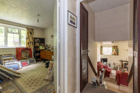 Bedroom/Hallway