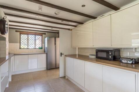 Kitchen Main House (3)