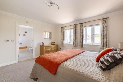 Master to En Suite