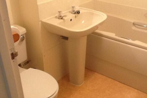 Flat 11 bathroom