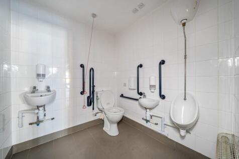 1373395-10-6900a3bf28b9a