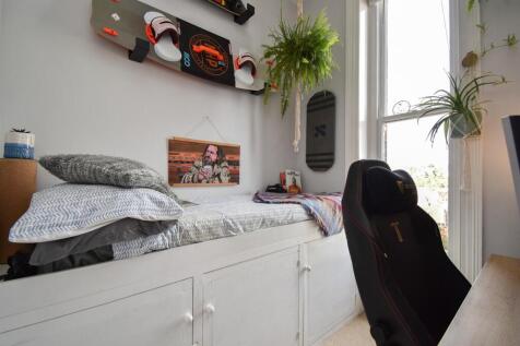 Bedroom/study