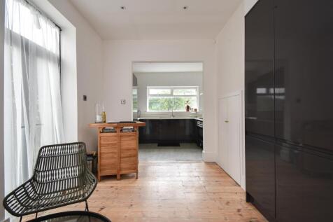 Dining area/kitchen