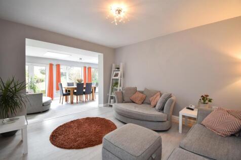 Living &amp; Dining space