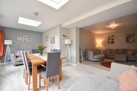 Living &amp; Dining space