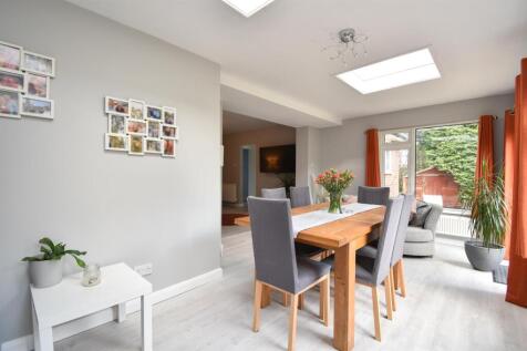 Living &amp; Dining space