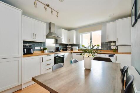 Eat-in kitchen