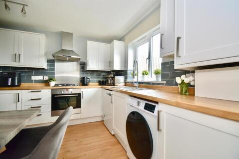 Eat-in kitchen