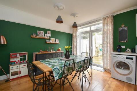 Dining room/kitchen