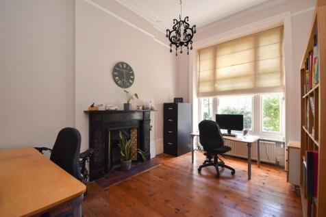 Bedroom/study