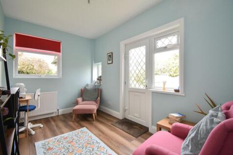 Bedroom/study
