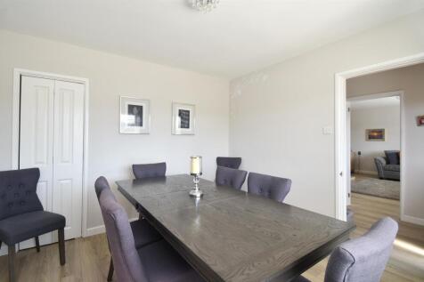 Dining room/bedroom 4
