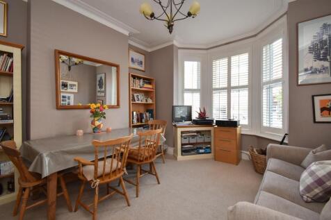 Reception room/bedroom