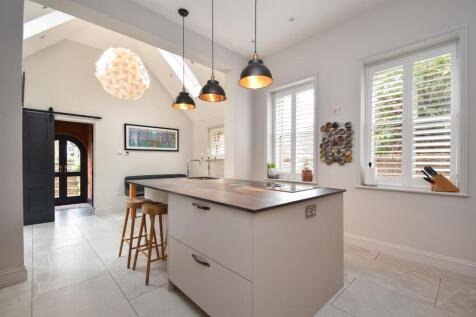 Eat-in kitchen