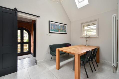 Eat-in kitchen