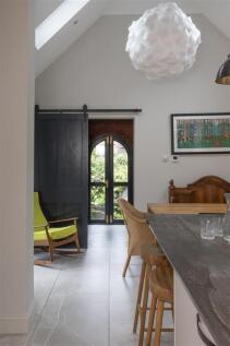 Eat-in kitchen
