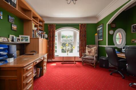 Bedroom/study