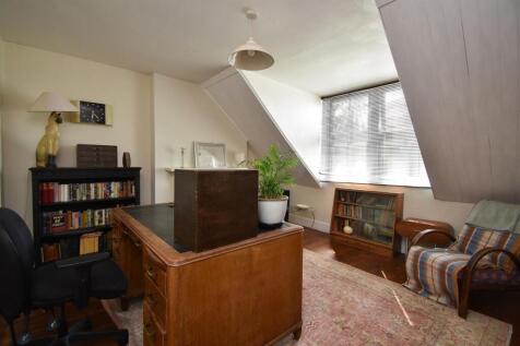 Bedroom/study