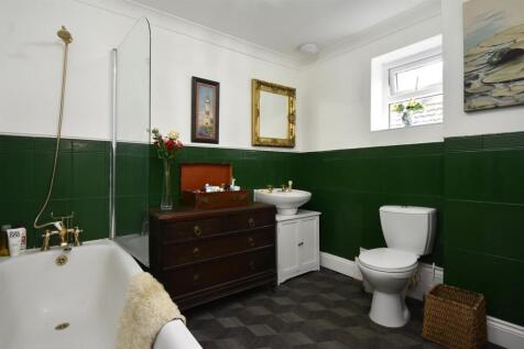 En-suite bathroom