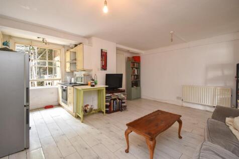 Living space &amp; kitchen