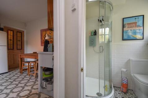 Kitchen/shower room