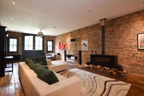 Open plan living space 1st floor
