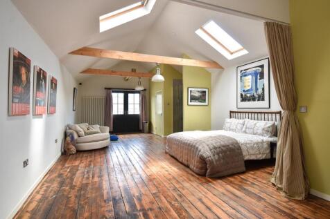 Bedroom 2nd floor