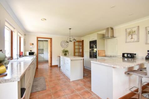 Kitchen &amp; dining room