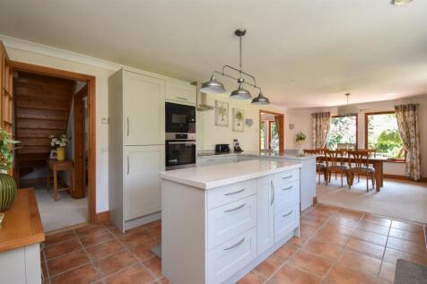 Kitchen &amp; dining room
