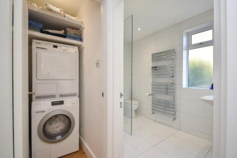 Laundry/shower room