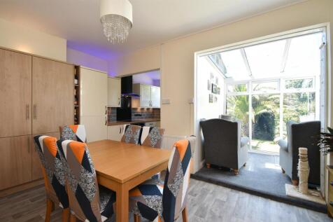 Kitchen &amp; dining room