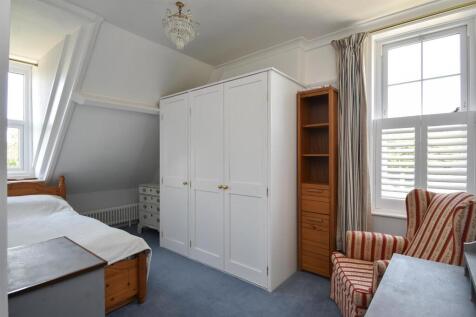 Bedroom/dressing room