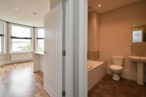Living space/bathroom