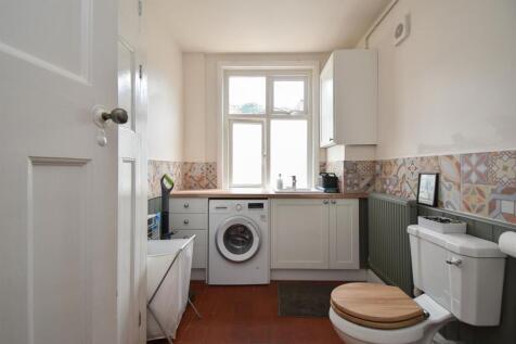 Utility room/cloakroom