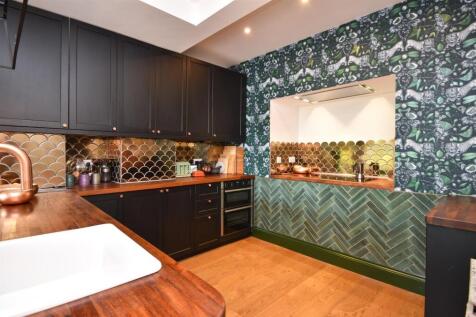 Open plan living &amp; kitchen