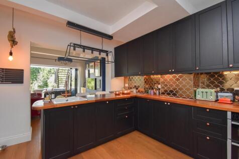 Open plan living &amp; kitchen