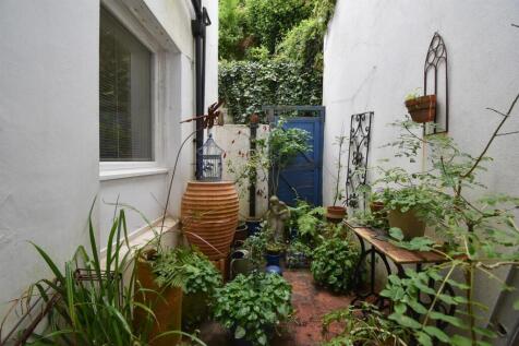 Courtyard garden