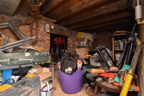 Crawl space/storage