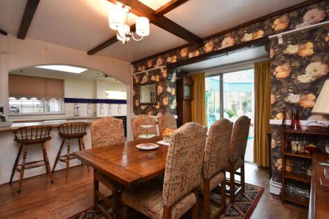 Kitchen &amp; dining room