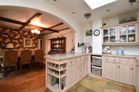 Kitchen &amp; dining room