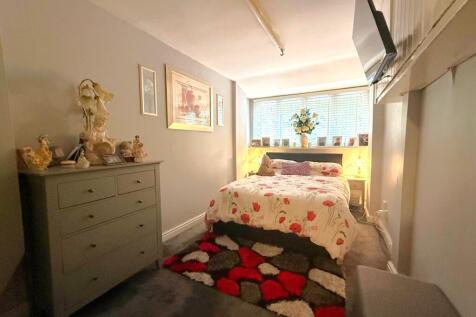 Playroom/Study/Bed 5
