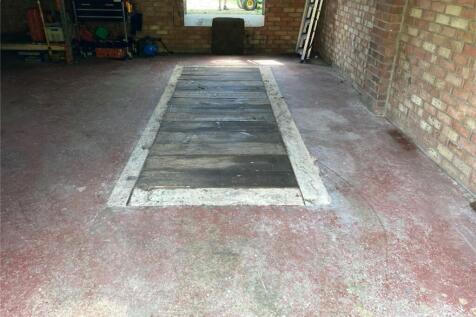 Garage / Workshop