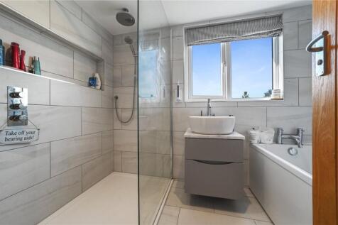 Principal Bathroom