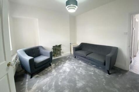 Middle Room 001
