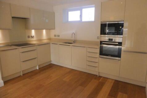 Fully fitted kitchen
