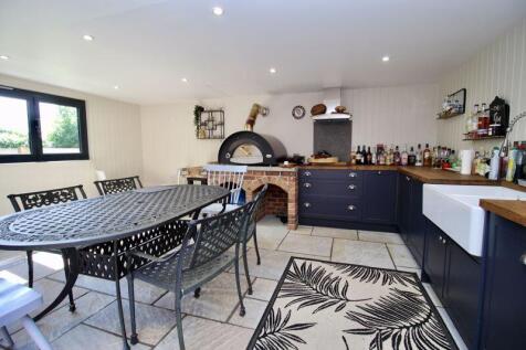 Outdoor Kitchen