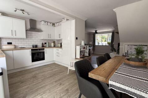 Kitchen/Dining Area