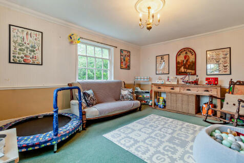 8594344-interior1...