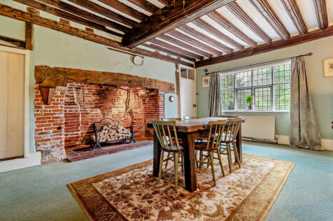 8594344-interior1...