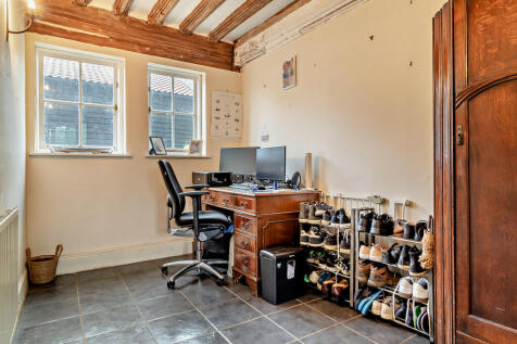 8594344-interior1...